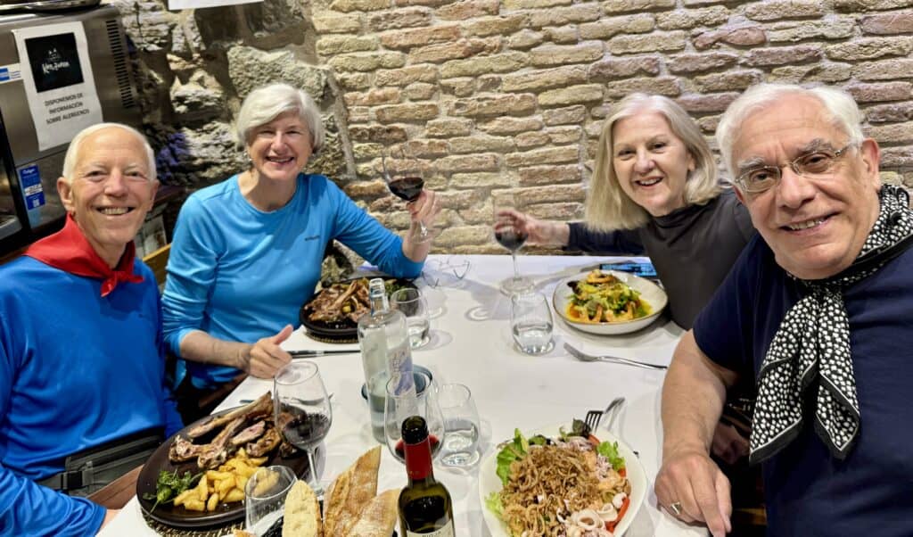 two couple having a nice dinner at a restaurant in Pamplona